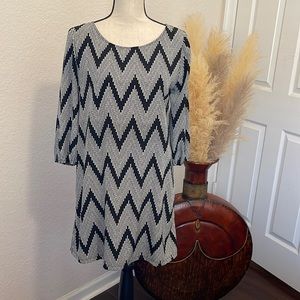 🖤🤍Charlotte Russe, black and white shift dress size medium geometric pattern